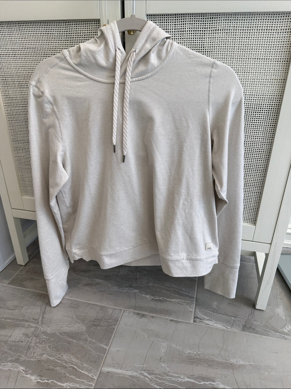 Women’s vuori halo hooded sweatshirt in milkweed/off white